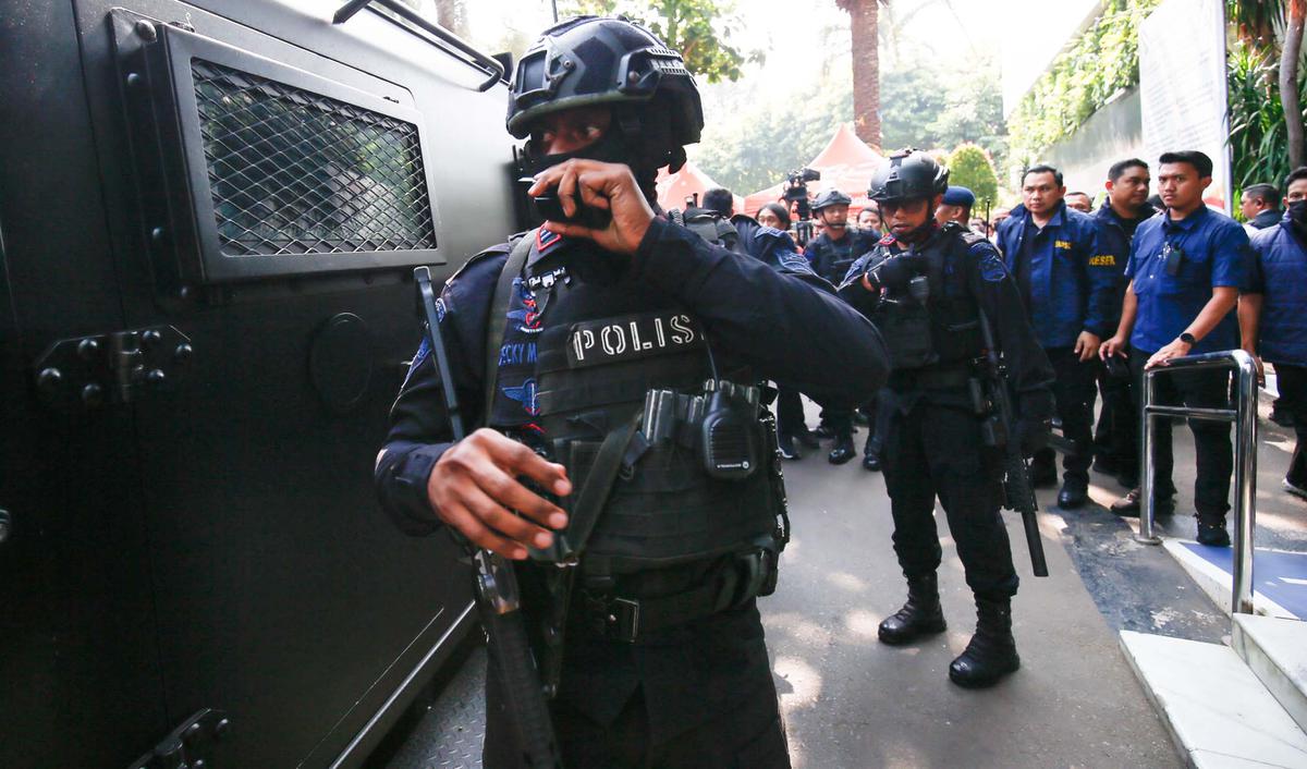 Barang Bukti Penggeledahan Rumah Mewah Sentul Dibawa ke Polda Metro Jaya