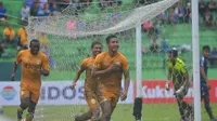 Jajang Mulyana mencetak gol kemenangan Bhayangkara FC atas PSIS Semarang di Stadion Gajayana, Malang, Sabtu (20/1/2018). Bhayangkara menang 1-0. (Liputan6.com/Rana Adwa)