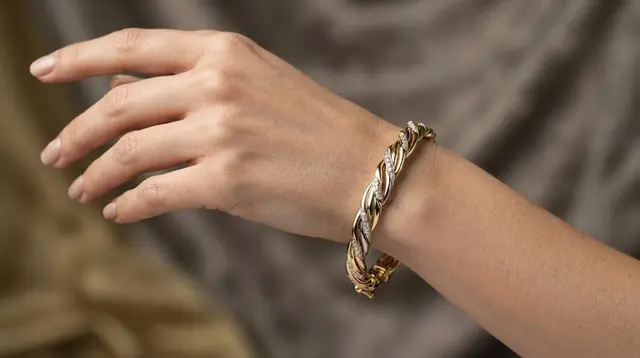 7 Model Gelang Emas Twist Tiga Warna 2026, Desain Elegan yang Ubah Tampilan Makin Mewah