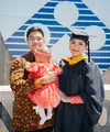 Erina Gudono saat Wisuda S2 di Amerika Serikat pakai toga. [@erinagudono]