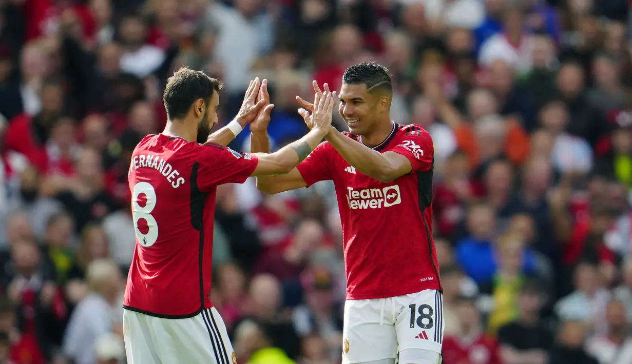 Manchester United menang atas Nottingham Forest dengan skor 3-2. (AP Photo/Jon Super)