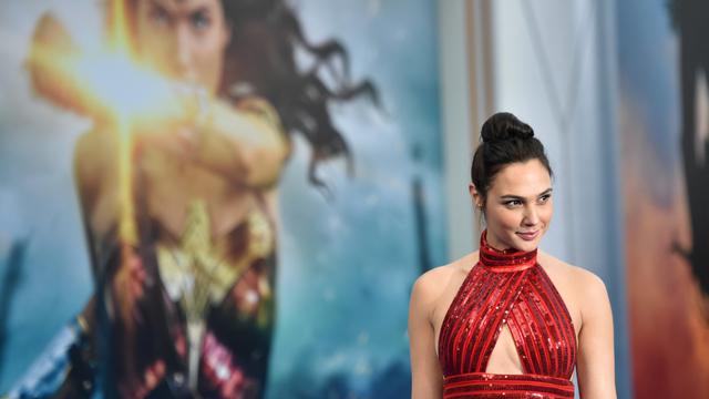 Senyum Manis Gal Gadot