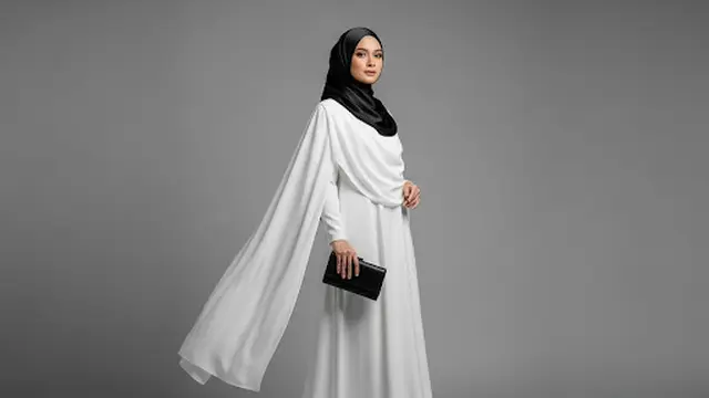 Gamis Putih dengan Potongan Cape