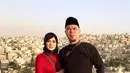 "Honeymoon ke JERUSALEM #IGADP," tulis Ahmad Dhani saat sedang di pesawat berangkat pada 7 April 2018 silam. (Instagram/mulanjameela1)