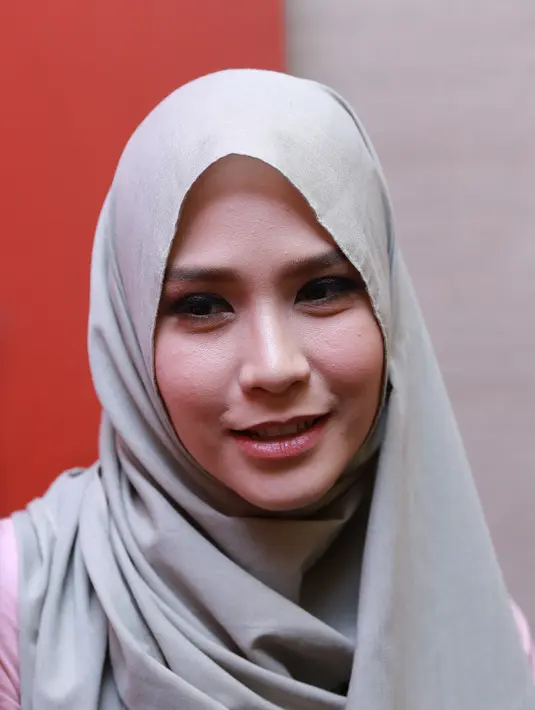 Zaskia Adya Mecca berpendapat bahwa dengan menjadi pengusaha, ia bisa mengatur waktunya. Bahkan bisa sambil mengurus anak. Keputusannya itu mendapatkan dukungan dari suaminya, Hanung Bramantyo. (Galih W. Satria/Bintang.com)