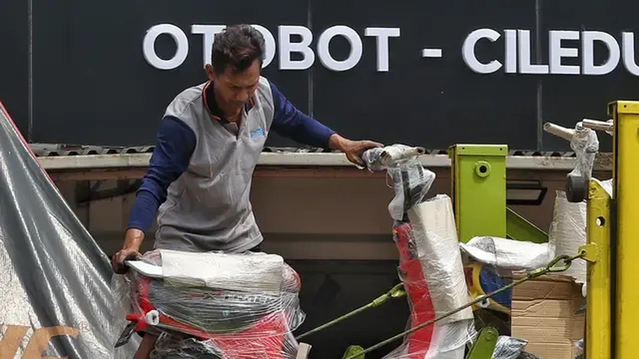 Rencananya, pemerintah akan mempertimbangkan kebijakan 1 KTP untuk pembelian satu unit motor listrik.