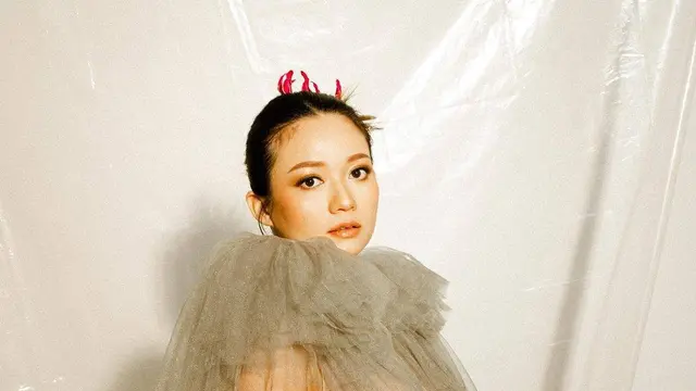 Hamil Anak Pertama, Ini 6 Maternity Shoot Stella Cornelia dan Fendy Chow yang Menawan