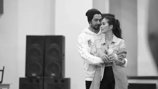 Reza Rahadian dan Marsha Timothy