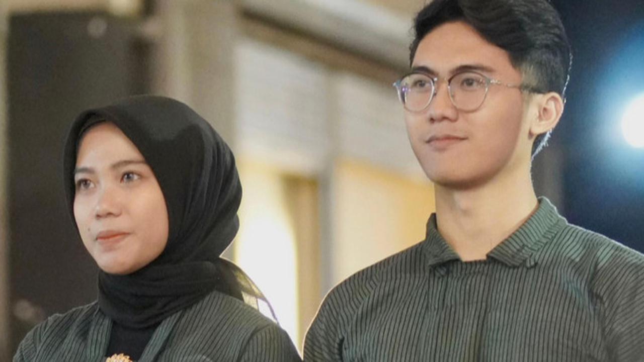 Pindah Agama Tanpa Paksaan, Momen Sang Kekasih Ajarkan Calon Suami Baca Iqro Ini Viral