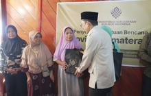 Menteri Kebudayaan Salurkan Bantuan Kemanusiaan di Lokasi Bencana Cagar Budaya Padang Pariaman