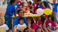 Farah Quinn merayakan ulang tahun bersama anak anak Panti Asuhan Kasih Mulia Sejati (doks. @farahquinnofficial/https://www.instagram.com/farahquinnofficial/?hl=en/Riyandhiani Kartika Dewi)