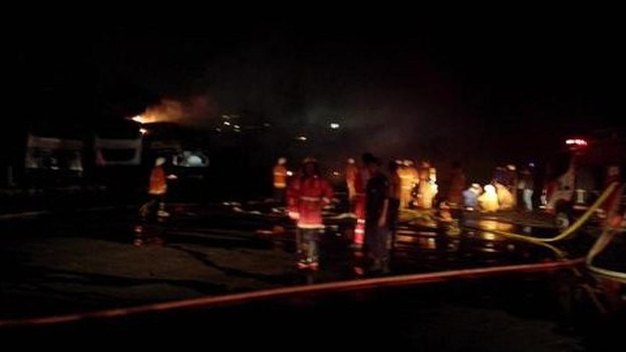 Pool terbakar, 20 bus Transjakarta hangus