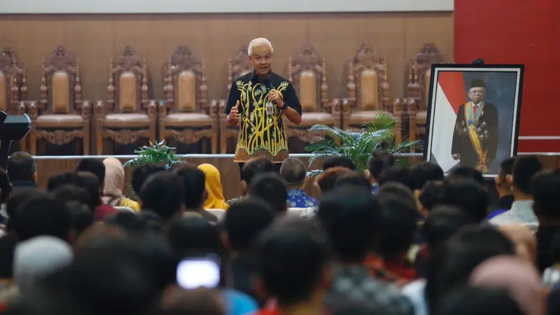 Gubernur Jateng Ganjar Pranowo saat mengisi acara di Auditorium Prof. Wuryanto UNNES, Semarang. (Istimewa)