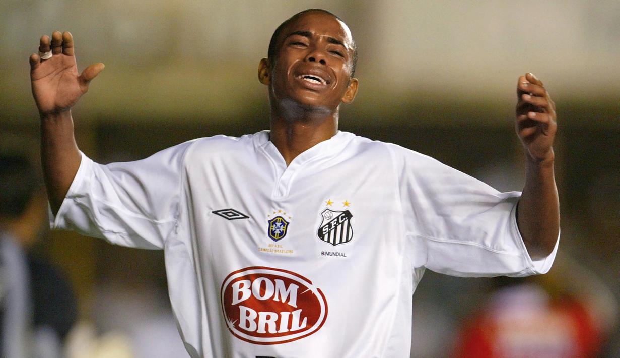 Robinho. Pada 2004 hingga medio 2005, sayap kiri asal Brasil yang masih bermain bersama Santos ini memiliki nilai pasar senilai 22 juta euro. Ia berhasil mencetak 28 gol di Liga Brasil dari 46 penampilan. Pada awal musim 2005/2006 ia digaet Real Madrid. (AFP/Mauricio Lima)