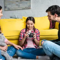 Sahabat Fimela, yuk simak tips dibawah ini agar kamu dapat berkomunikasi dengan anak usia remaja agar hubungan tetap hangat dan bermakna! [Dok/freepik.com]