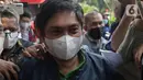 <p>Bupati Tanah Bumbu periode 2010-2015 dan 2016-2018 yang juga kader Partai Demokrasi Indonesia Perjuangan (PDI-P), Mardani H. Maming saat tiba di Gedung KPK, Jakarta, Kamis (28/7/2022). Sebelumnya, KPK menetapkan Mardani H Maming masuk dalam Daftar Pencarian Orang (DPO) terkait kasus dugaan suap dan gratifikasi izin usaha pertambangan di Kabupaten Tanah Bumbu, Kalimantan Selatan. (Liputan6.com/Helmi Fithriansyah)</p>