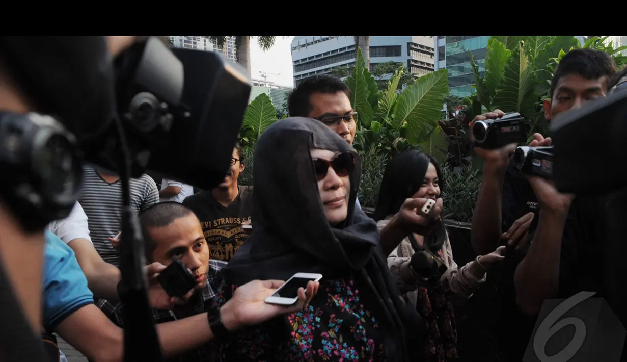 Dipanggilnya Ratu karena beberapa transaksi Akil memang diketahui dilakukan menggunakan rekening atas nama Ratu Rita, Jakarta, Selasa (19/8/2014) (Liputan6.com/Herman Zakharia)