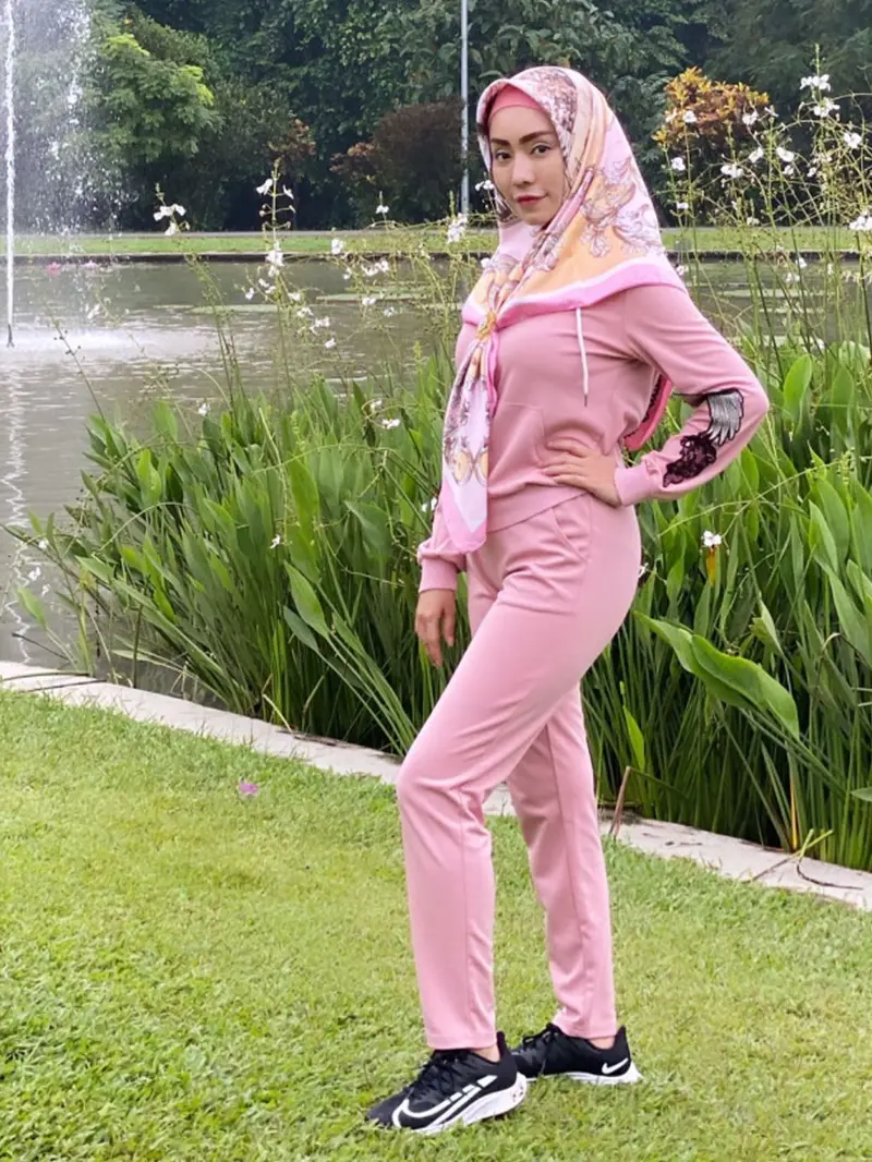 Berhijab Usai Sakit Aneh, Ini 6 Potret Gaya Terbaru Baby Sexyola