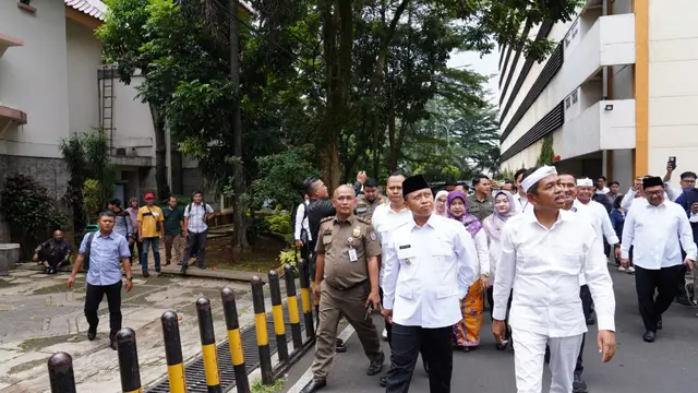 Gubernur Jawa Barat, Dedi Mulyadi saat mendatangi Balai Kota Depok.