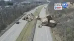 Bongkahan batu besar menutupi jalan raya di Ohio, AS. Kejadian ini sebabkan jalanan ditutup selama beberapa hari.
