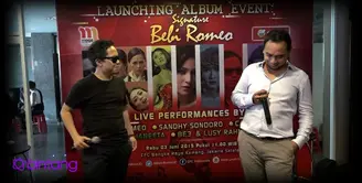 Bebi Romeo mengaku telah lama mengincar Sandhy Sondoro. Kolaborasi dua penyanyi inipun terwujud di album kompilasi bertajuk Bebi Romeo Signature.