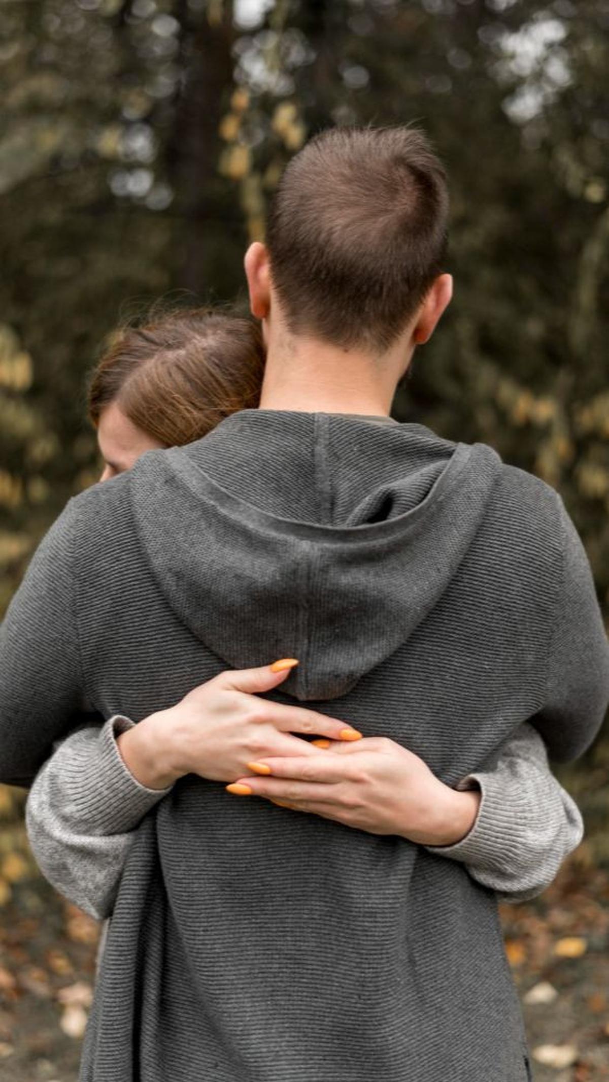 27. "I believe that God created you for me to love. He picked you out from all the rest cause He knew I'd love you the best!"<br><br>(Aku yakin Tuhan menciptakanmu untuk aku cintai. Tuhan memeilihmu dari yang lain karena tahu aku paling mencintaimu.)<br>