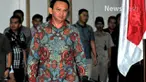 Menteri Dalam Negeri Tjahjo Kumolo mengatakan dia akan membuat keputusan terkait status Basuki Tjahaja Purnama atau Ahok sebagai Gubernur DKI setelah sidang kasus penistaan agama memasuki tahap tuntutan.