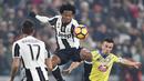  Juan Cuadrado adalah pemain Chelsea, Ia bergabung bersama Chelsea pada Februari 2015 namum dipinjamkan ke Juventus (tengah) ada Agustus 2015 hingga 30 Juni 2017. (EPA/Alessandro Di Marco)