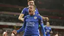 Pemain Leicester City, Jamie Vardy merayakan gol kedua saat melawan Arsenal pada laga perdana Premier League 2017-2018 di Emirates stadium, London, (11/8/2017). (AP/Alastair Grant)