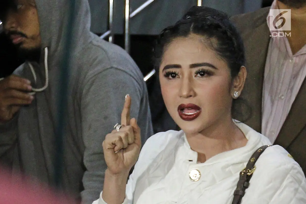 Dewi Perssik