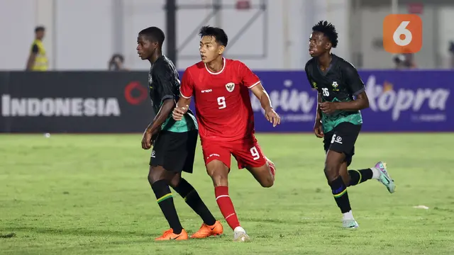 Foto: Laga Perdana Malik Risaldi Bersama Timnas Indonesia saat Laga Uji Coba Melawan Tanzania