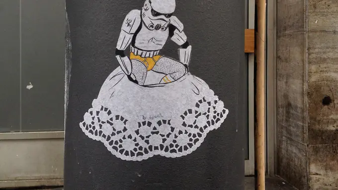 10 Foto Ini Membuktikan Kalau Stormtrooper Adalah Cewek!