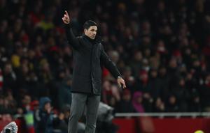 Manajer Arsenal, Mikel Arteta, memberi instruksi saat pertandingan Liga Inggris melawan Liverpool di Emirates, Jumat (9/1/2026). (AP Photo/Ian Walton)