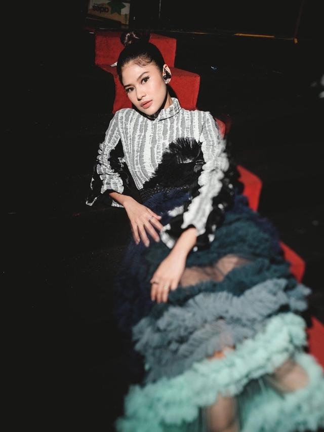 Riri Moeya merilis single baru "Sengaja Salah" karya musisi Bemby Noor. (Foto: Dok. Instagram @ririmoeya_)