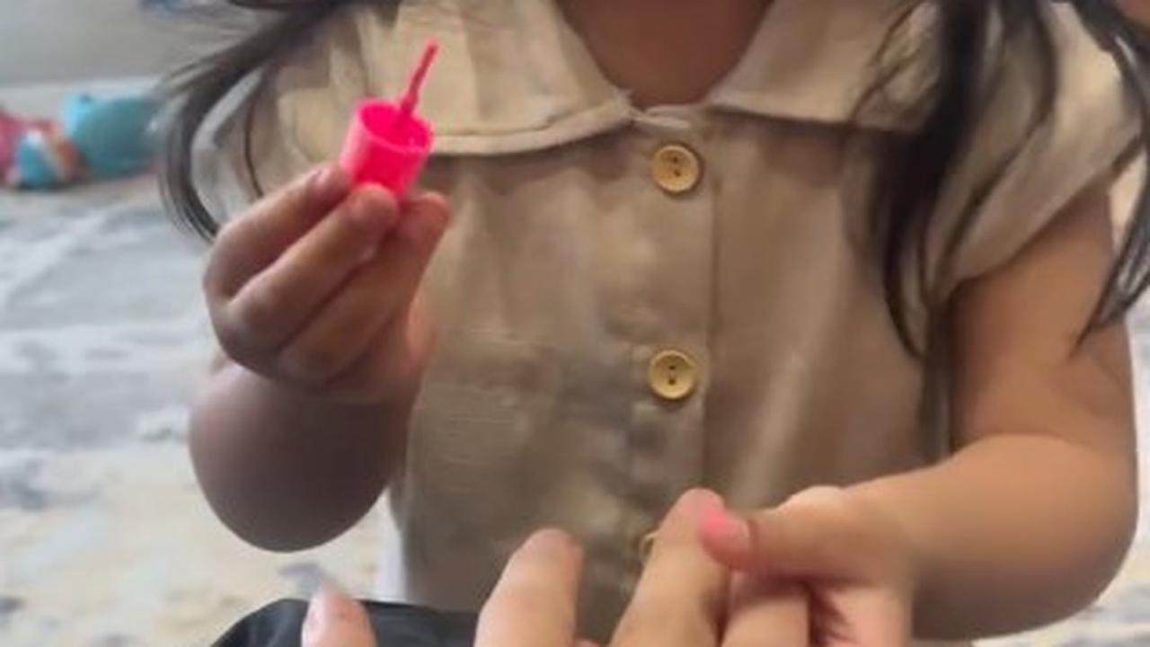 Momen Ameena Kutekin Kuku Atta Halilintar, Cute Pakai Warna Pink