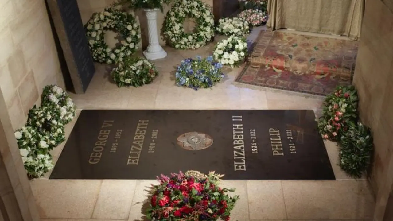 Istana Buckingham Rilis Foto Perdana Makam Ratu Elizabeth II, Ada Nama Pangeran Philip