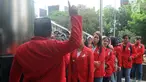 Ratusan mahasiswa dari Universitas 17 Agustus 1945 Jakarta mendatangi Gedung KPK, Jakarta, Rabu (14/11). Mereka melaporkan adanya dugaan tindak pidana korupsi dari hasil persidangan di PN Jakarta Utara. (Merdeka.com/Dwi Narwoko)