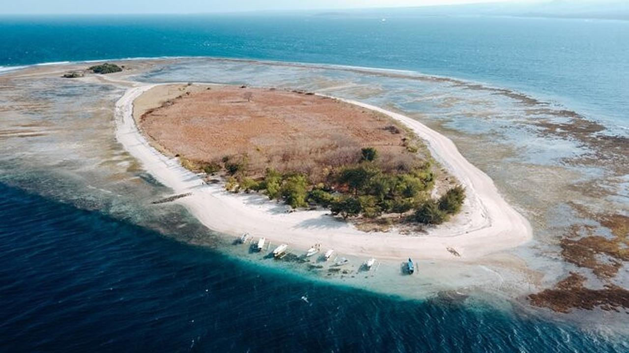 Tempat Wisata Ikonik di Lombok Timur, Dari Pantai Merah Muda hingga Danau Misterius di Dekat Rinjani