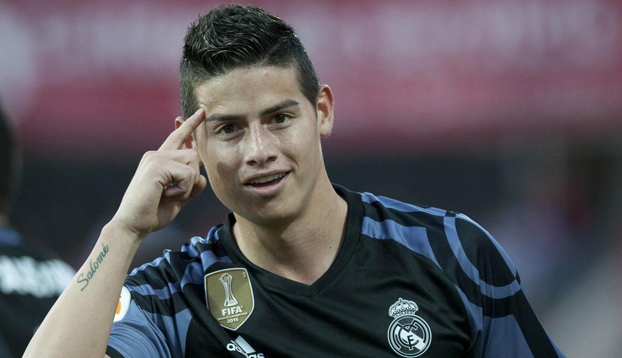 Gelandang Real Madrid, James Rodriguez, melakukan selebrasi saat pertandingan melawan Granada di Stadion Nuevo Los Carmenes (06/05/2017). Tidak menjadi pilihan utama skuat Zidane membuat Rodriguez berpotensi hengkang. (AFP/Sergio Camacho)
