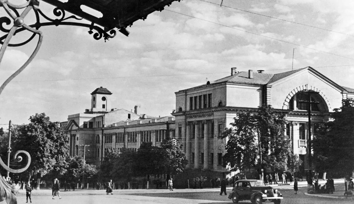 Gambar diambil pada masa Uni Soviet di Akademi Ilmu Pengetahuan Kiev tahun 40-an, ibu kota Ukraina. (AFP)