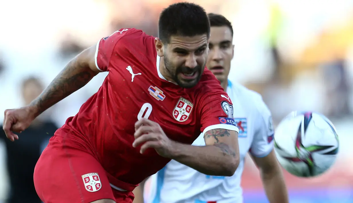 Di urutan kedua disusul oleh penyerang Serbia, Aleksandar Mitrovic. Dirinya tercatat juga mampu mencetak gol sebanyak tujuh kali dari lima penampilannya bersama Serbia. (Foto: AFP/Oliver Bunic)