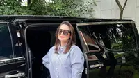 Inilah potret Jennifer Dunn saat memamerkan gaya dengan aksesoris kacamata. Ibu dua anak ini dikenal sebagai wanita sosialita dengan gaya pakaian bermerek ternama. Tak heran jika Jennifer Dunn merupakan sosok tajir meski sudah lama hengkang dari dunia akting. (Liputan6.com/IG/@jennifer_haris89)