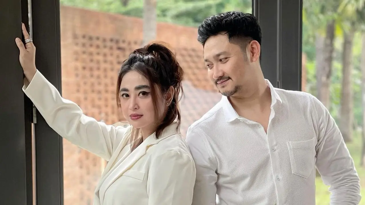 [Fimela] Dewi Perssik dan Angga Wijaya