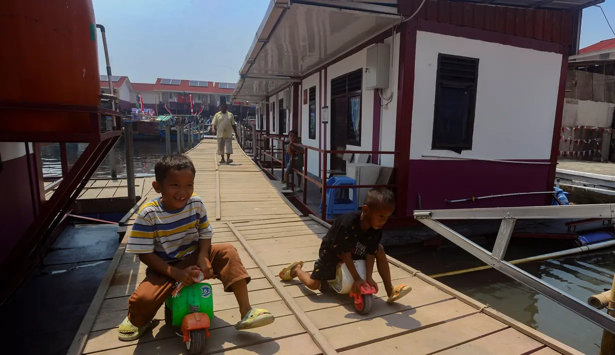 Pembangunan rumah apung di Kampung Nelayan Muara Angke mendapat bantuan dari Universitas Pertahanan yang diinisiasi Prabowo Subianto. (merdeka.com/Arie Basuki)