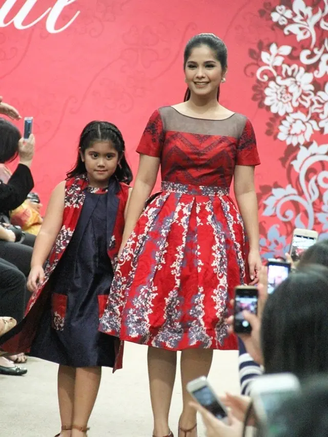 Hari Batik Nasional, Ini 7 Potret Seleb Wanita Tampil Memukau dengan Busana Batik