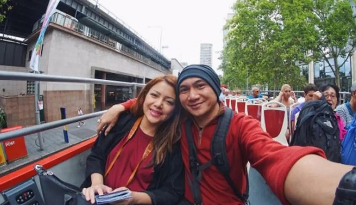 Saat itu Wina Natalia membuat acara di Plaza Semanggi. Sedangkan yang menjadi pengisi acara salah satunya band Drive. Pertemuan keduanya tidak ada kesan. Tidak saling tukar nomor telpon. Keduanya, dipertemukan kembali melalui media sosial. (dok. Pribadi)