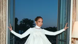 Jennifer Lopez Buktikan Pesona Awet Muda di Ulang Tahun ke-57, Intip Tiga Look Mewahnya