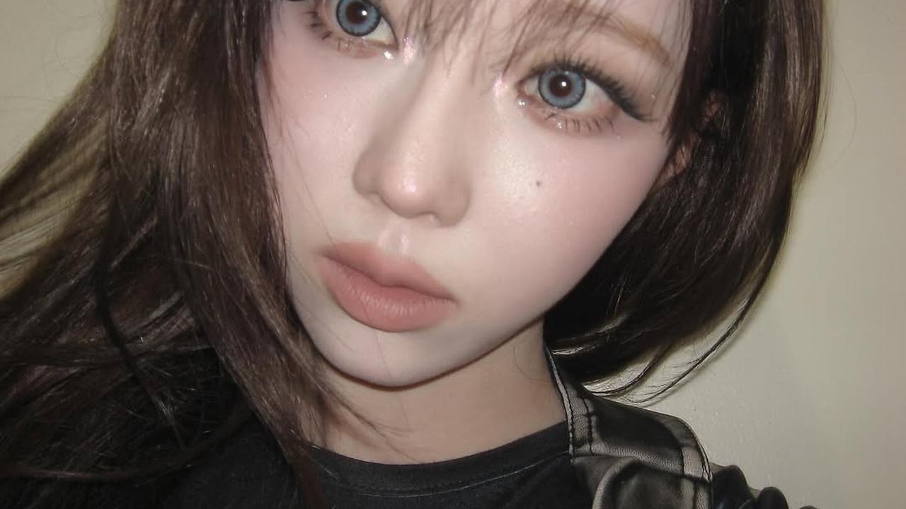 Potret Close Up Terbaru Winter Aespa, Perlihatkan Wajah Cantik dengan Setelan Gothic