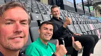 Dua asisten pelatih Timnas Indonesia, Alex Pastoor dan Sjoerd Woudenberg, mengunjungi Emil Audero di Italia. (Bola.com/Dok.Instagram Alex Pastoor).