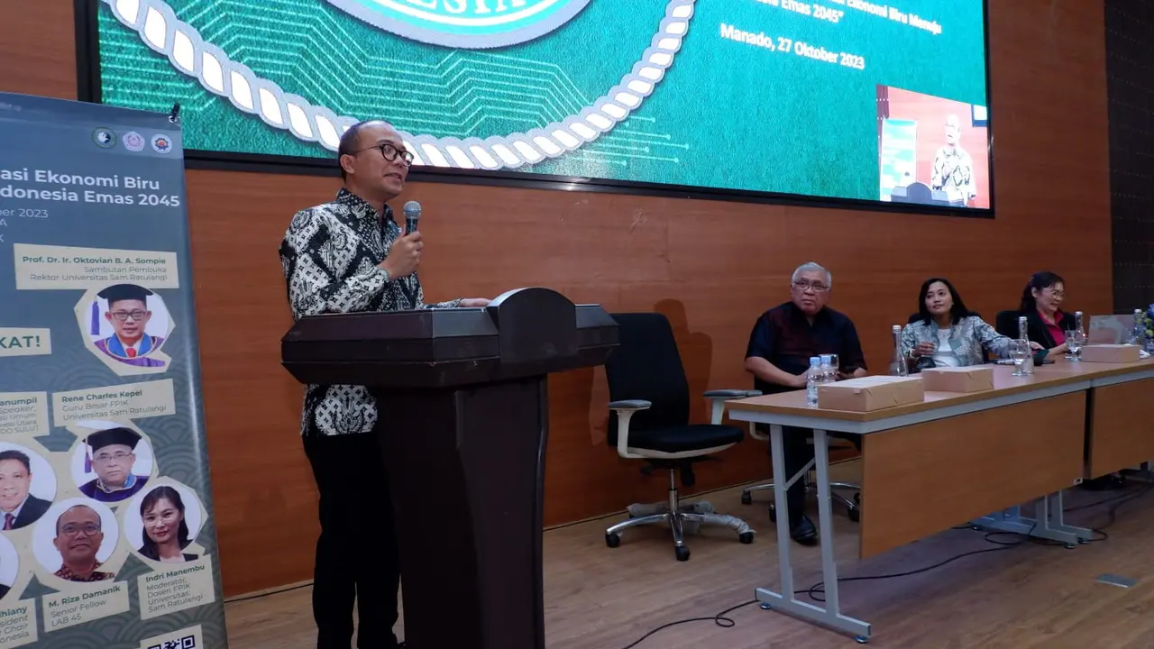 Laboratorium Indonesia 2045 (Lab 45) bekerja sama dengan Fakultas Perikanan dan Ilmu Kelautan Universitas Sam Ratulangi (FPIK UNSRAT) dan Ikatan Sarjana Kelautan Indonesia (ISKINDO) Sulawesi Utara mengadakan Seminar Transformasi Ekonomi Biru Menuju Indone